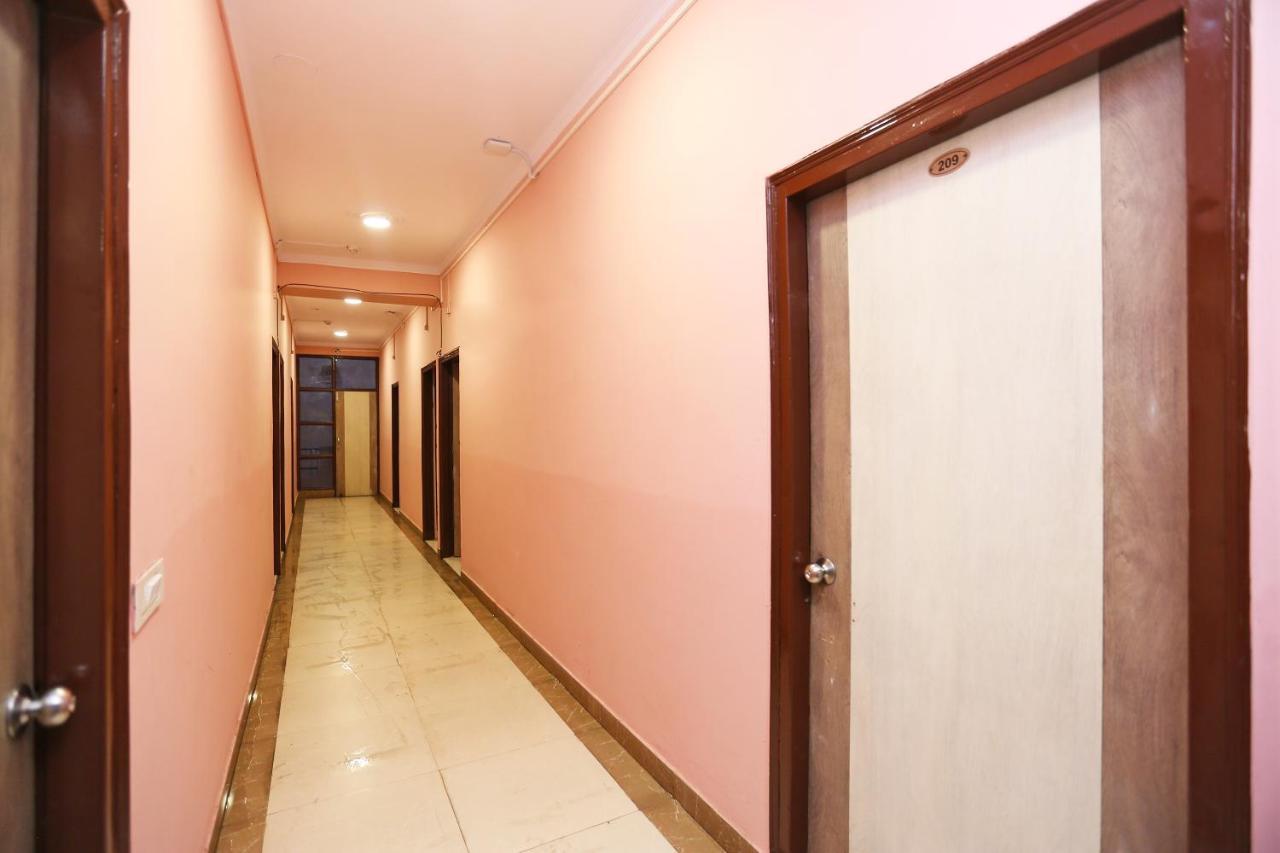 Oyo Flagship 14774 Sector 14 Gurgaon Hotel Exterior foto