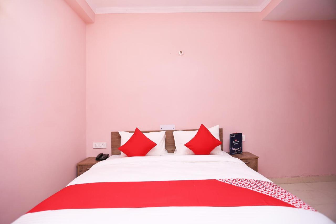 Oyo Flagship 14774 Sector 14 Gurgaon Hotel Exterior foto
