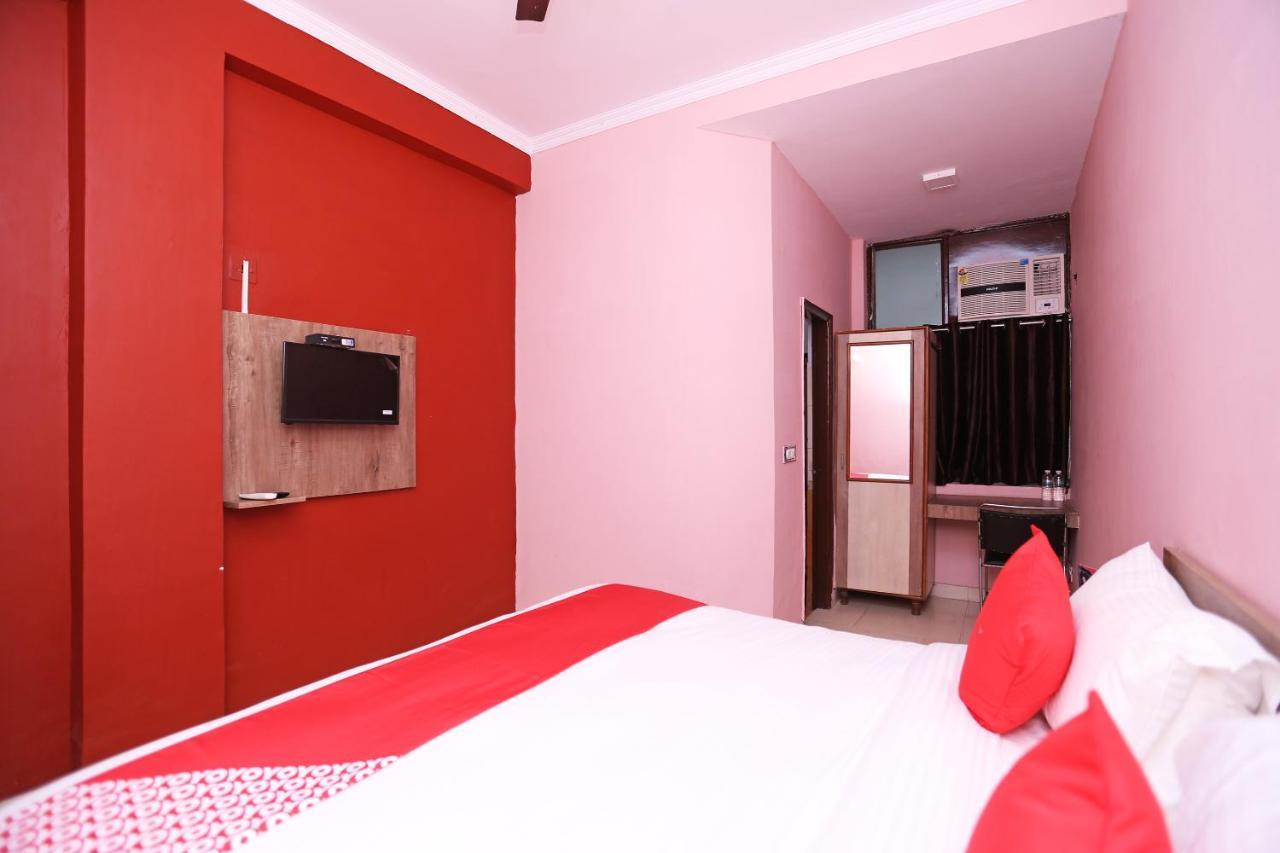 Oyo Flagship 14774 Sector 14 Gurgaon Hotel Exterior foto