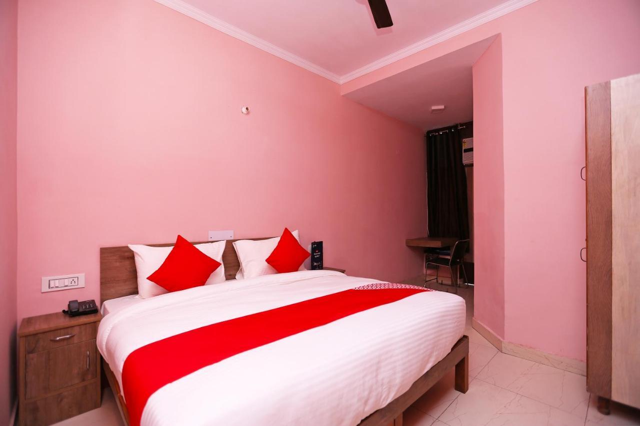 Oyo Flagship 14774 Sector 14 Gurgaon Hotel Exterior foto