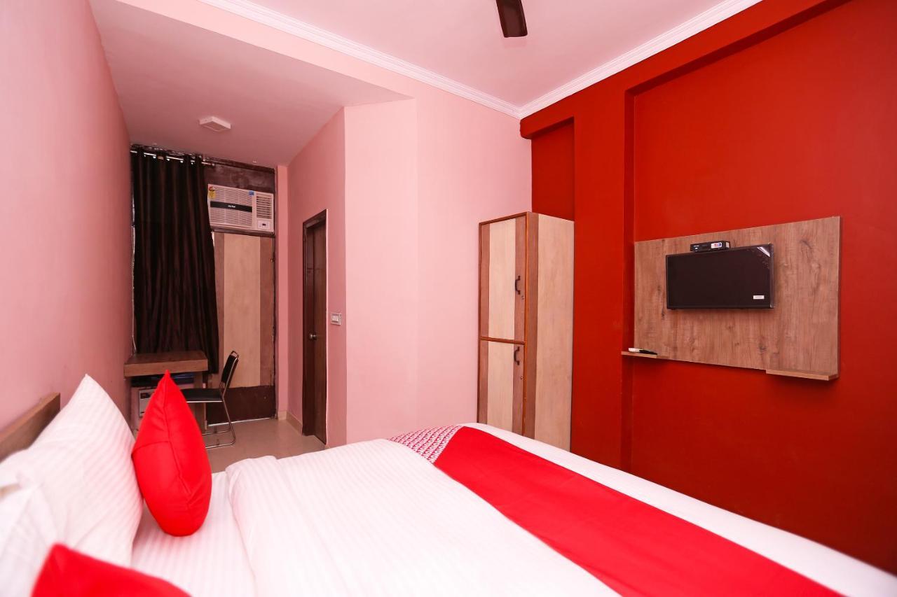 Oyo Flagship 14774 Sector 14 Gurgaon Hotel Exterior foto