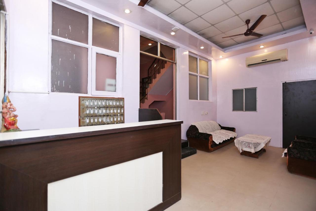 Oyo Flagship 14774 Sector 14 Gurgaon Hotel Exterior foto