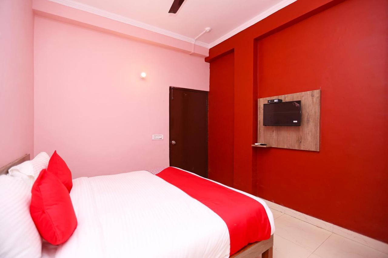 Oyo Flagship 14774 Sector 14 Gurgaon Hotel Exterior foto