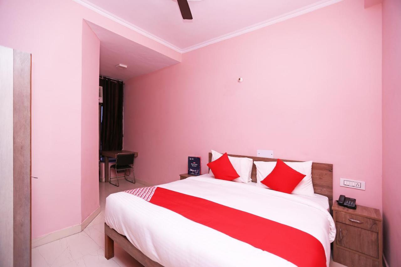 Oyo Flagship 14774 Sector 14 Gurgaon Hotel Exterior foto
